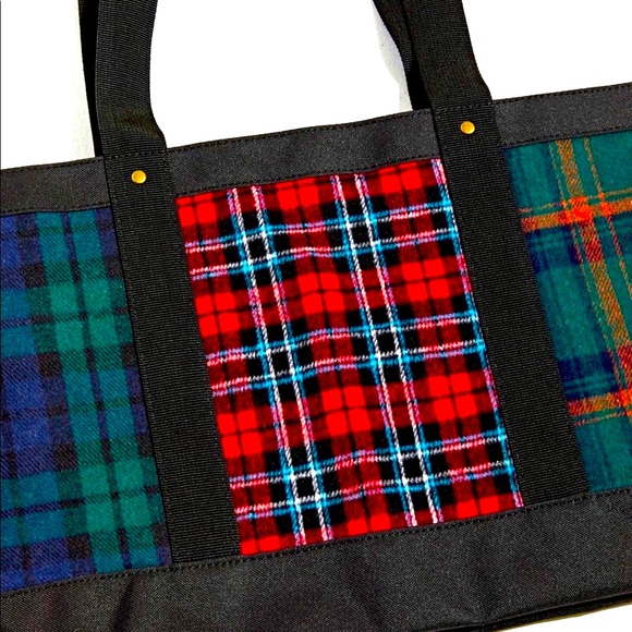 BNWT Urban Outfitters Plaid Tote PERFECT HOLIDAY TOTE; PRICE FIRM NO DISCOUNTS! - Picture 11 of 14